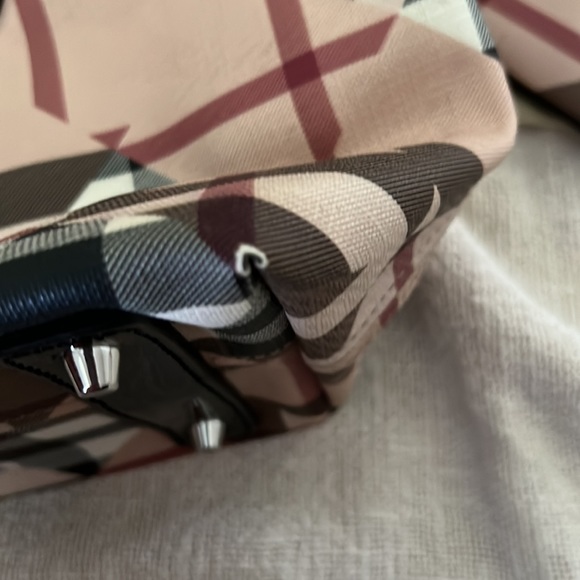 Burberry Handbag Tote ๐ - Picture 9 of 13